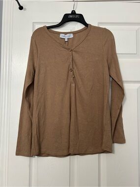 Angie Ribbed Long-Sleeve Henley Top in Camel